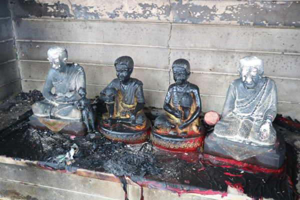 ศาลยายเนียง - ยายน้อม